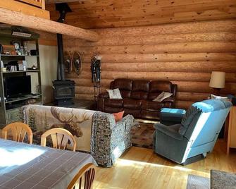 Rustic Lake Michigamme Hideaway - Michigamme - Living room