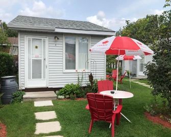 Oakwood Motel - Gravenhurst - Patio