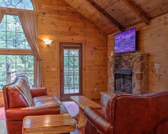 Romantic Treehouse Getaway with Treetop Views - Millersburg - Sala de estar