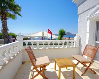 Art Suites Hotel - Yalikavak - Balcón