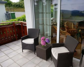Like New Efh For 6 Pers. With Garage In Close Proximity To Sorpesee - Sundern - Balkon
