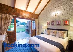 Swallows Nest Country Cottages - Stormsrivier - Slaapkamer