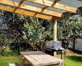 Binnimoor Bach - Small Studio Chalet - Takaka - Patio