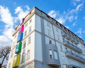 Hostel Link - Lovran - Building