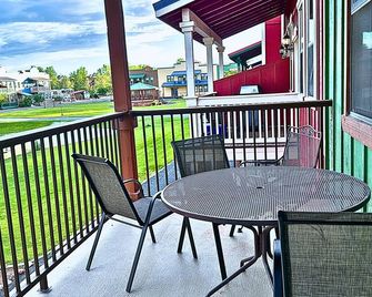 Forest edge, wild mustangs nearby, balcony views By Vacation Your Way - Heber-Overgaard - Balcón