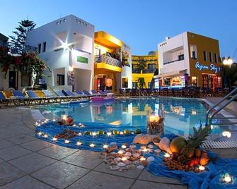 Aegean Sky Hotel & Suites - Mália - Piscine