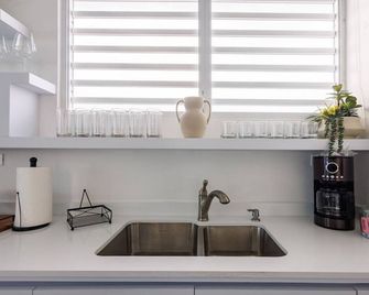 Modern & Spacious Retreat in Hato Rey | Sleeps 16+ - San Juan - Cocina