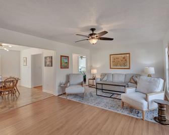 Carter Street | Walkable Crozet | Pet-friendly - Crozet - Sala de estar