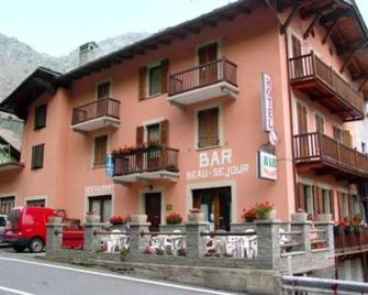 Hotel Beau Sejour - Arvier - Building