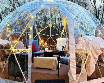 Casino Wine Down House with Winter Igloo - Montville - Patio