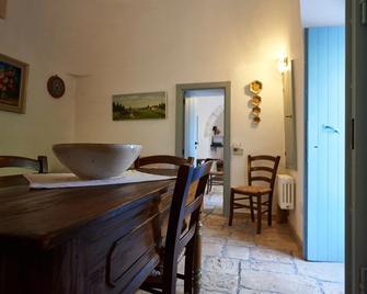 Il Trullo Dei Ricordi - Cisternino - Eetruimte