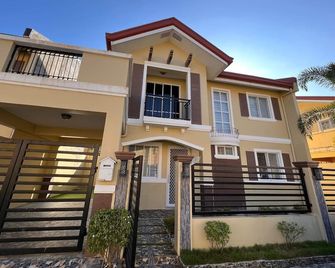 House in the city of Butuan, near everything with security entrance.. - Butuan - Building