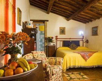 Surrounded by nature, peace + relaxation in a nature reserve - Torre Alfina - Habitación