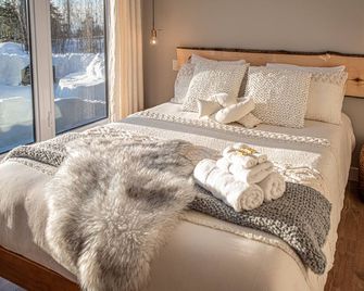 Hôtel à la maison - Chalet le Natür, Cozy & Spa - Saint-Joseph-de-la-Rive - Bedroom