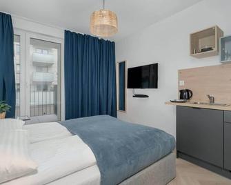 Studio with Balcony in Poznan by Noclegi Renters - Poznan - Bedroom