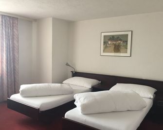 Swiss Chalet zur Krummen Eich - Pratteln - Schlafzimmer