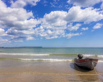 Water's Edge: Your gateway to Prince Edward County - Trenton - Beach