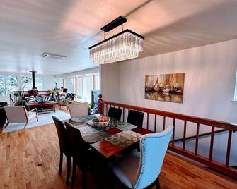 Seaside Vacation Home - Seaside - Dining room