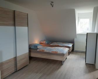 Messe Cgn-Dus Studio-Wohnung Für 2-4; Zumietung Bis 8 Personen Möglich - Monheim am Rhein - Schlafzimmer