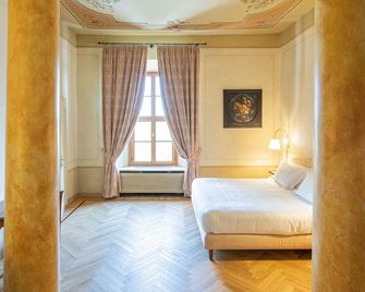 Qc Grand Hotel Villa Arzaga Garda Spa & Golf - Calvagese della Riviera - Bedroom