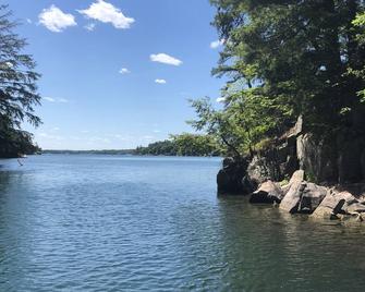 Incredible Waterfront Cottage On Grindstone Island, Thousand Island, Ny - Clayton