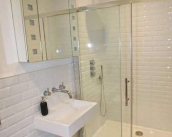 Sea View Terrace Beach Access in Worthing - Worthing - Bad