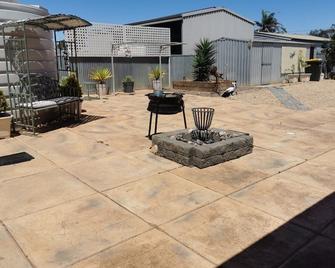 Budget Bed & Bath - Sleeps 5 -6 People. Great Budget Accommodation For Stop Ove - Kimba