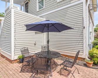 Charming Studio Apt in Downtown Raleigh-Walkable location! - Raleigh - Hàng hiên