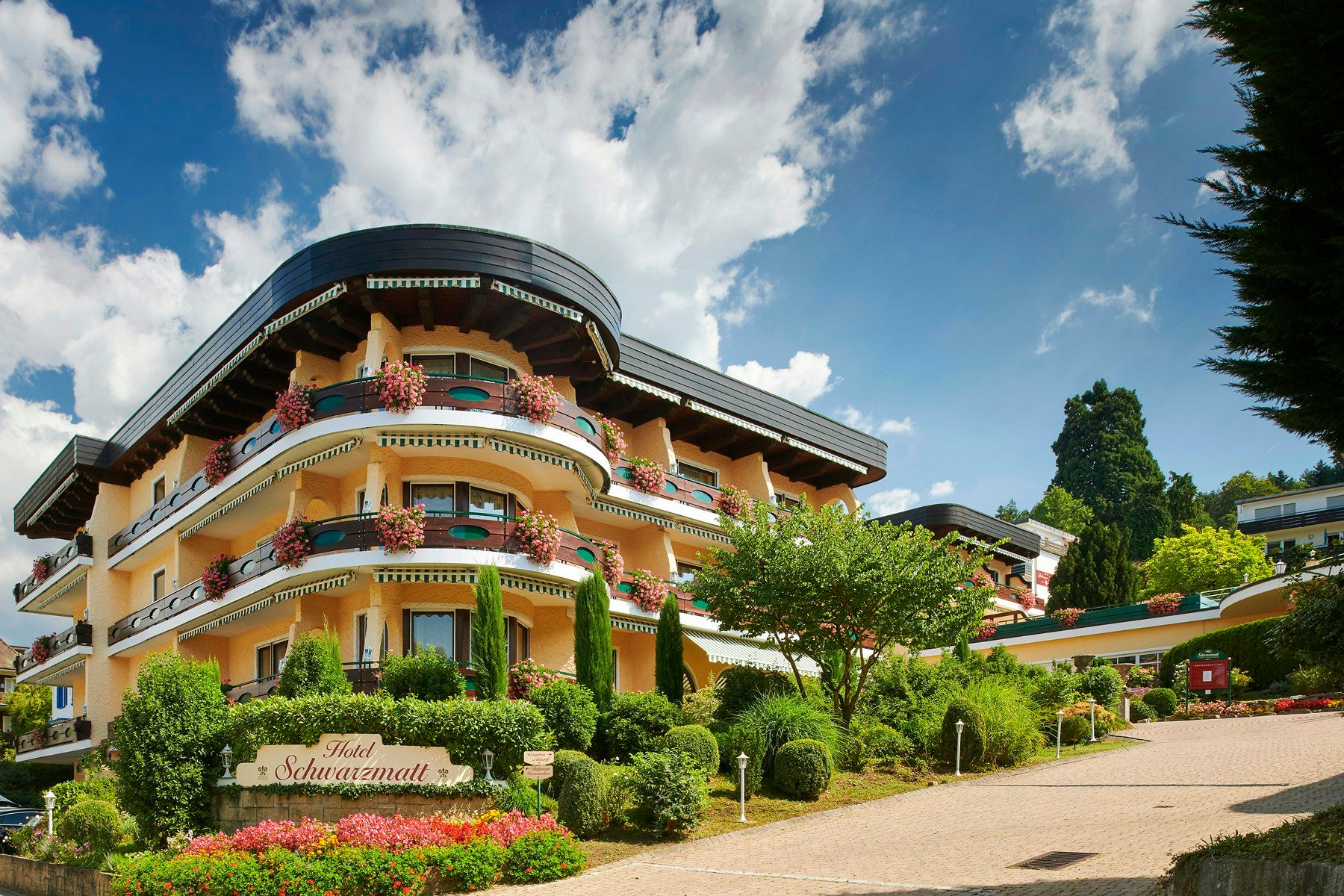 Relais & Châteaux Hotel Schwarzmatt - Badenweiler - Building