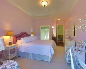 Inntiquity, A Country Inn - Logansport - Schlafzimmer