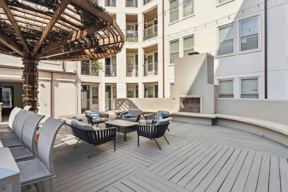 Spacious Uptown Gem Free Parking Pet Friendly - דאלאס - פטיו