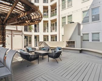 Spacious Uptown Gem Free Parking Pet Friendly - דאלאס - פטיו