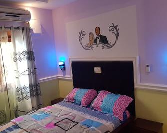 Apartment 2 (soft creams) Kuwait City Residence. (bonamoussadi) bangué - Douala - Bedroom