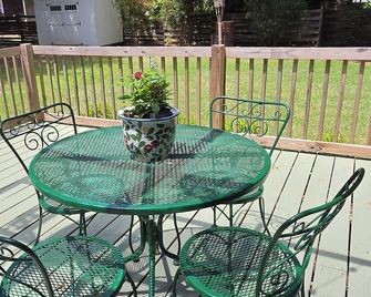 Lovely French inspired 2 bedroom cottage located in Historical Washington, GA. - Washington - Patio