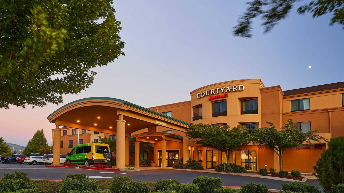 Courtyard by Marriott Medford Airport