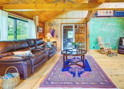 Pet-Friendly Jamestown Cabin with Fire Pit and Deck! - Jamestown - Living room