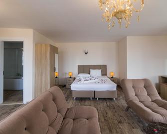 Deniz Otel - Seferihisar - Slaapkamer