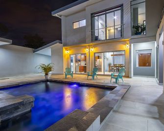 La Fortuna Deluxe Vacation Home - 5 Min from Town - Outdoor Pool - La Fortuna - Pool