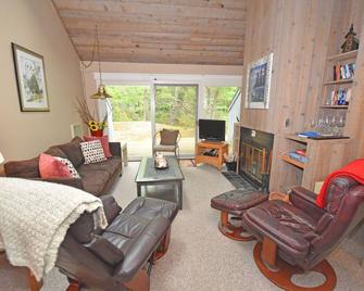 Wilderness 45 - Glen Arbor - Living room
