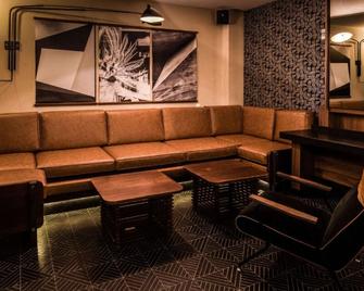 Sonder Henri on 24 - New York - Lounge