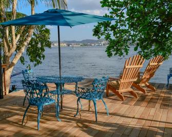 Mayan Spirit - Flores - Patio