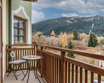 2R-Apt Bucaneve at the 2nd floor w/v iew; ski room, parking, wi-fi - Andalo - Balcón