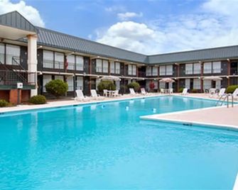 Motel 6 Cordele - Cordele - Piscina