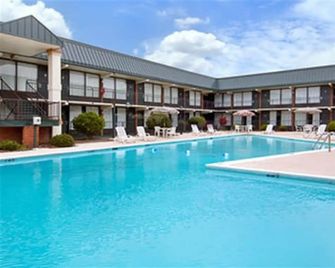 Motel 6 Cordele - Cordele - Svømmebasseng