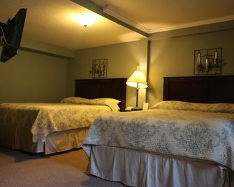Swiss Chalets Motel - Hope - Bedroom