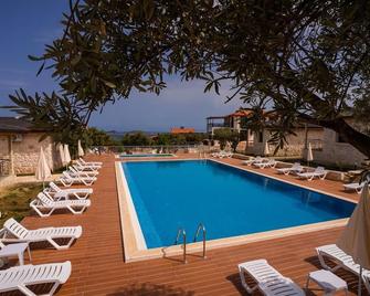 Terra Rossa Stone Houses Otel & Restaurant -kaş- - Kaş - Piscina