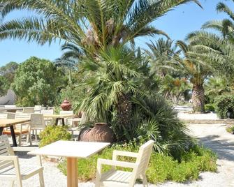 Medusa Beach Resort & Suites - Plaka - Innenhof