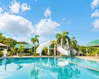 Fiesta Garden Hotel - Bantay - Piscina