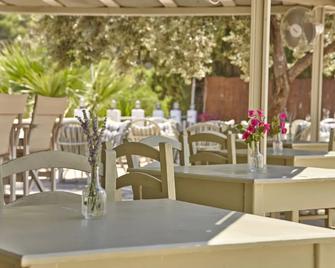 Cascade Holiday Resort - Póros - Restaurante