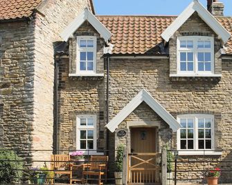 2 bedroom accommodation in Brantingham, near Beverley - Brough - Будівля